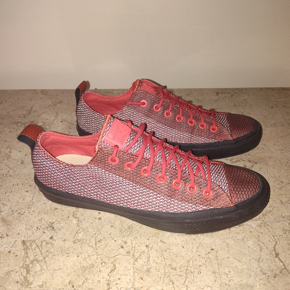 Converse - Picture 2 of 8